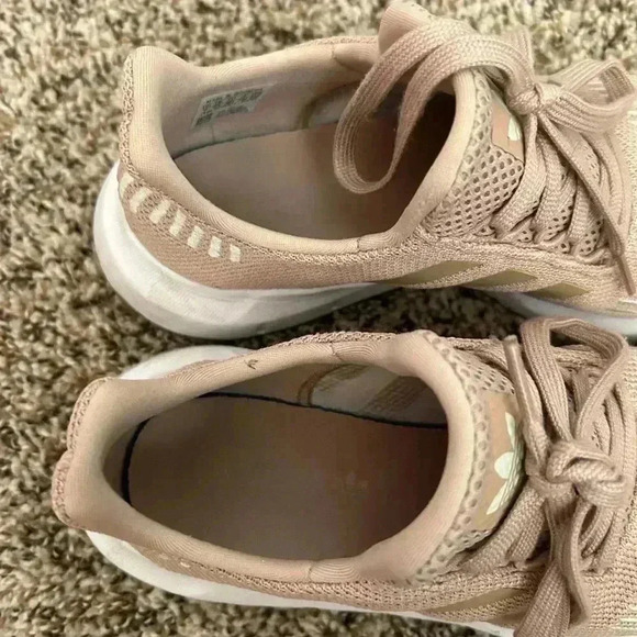 Adidas’s pale pink tennis shoes sneakers - Picture 2 of 11